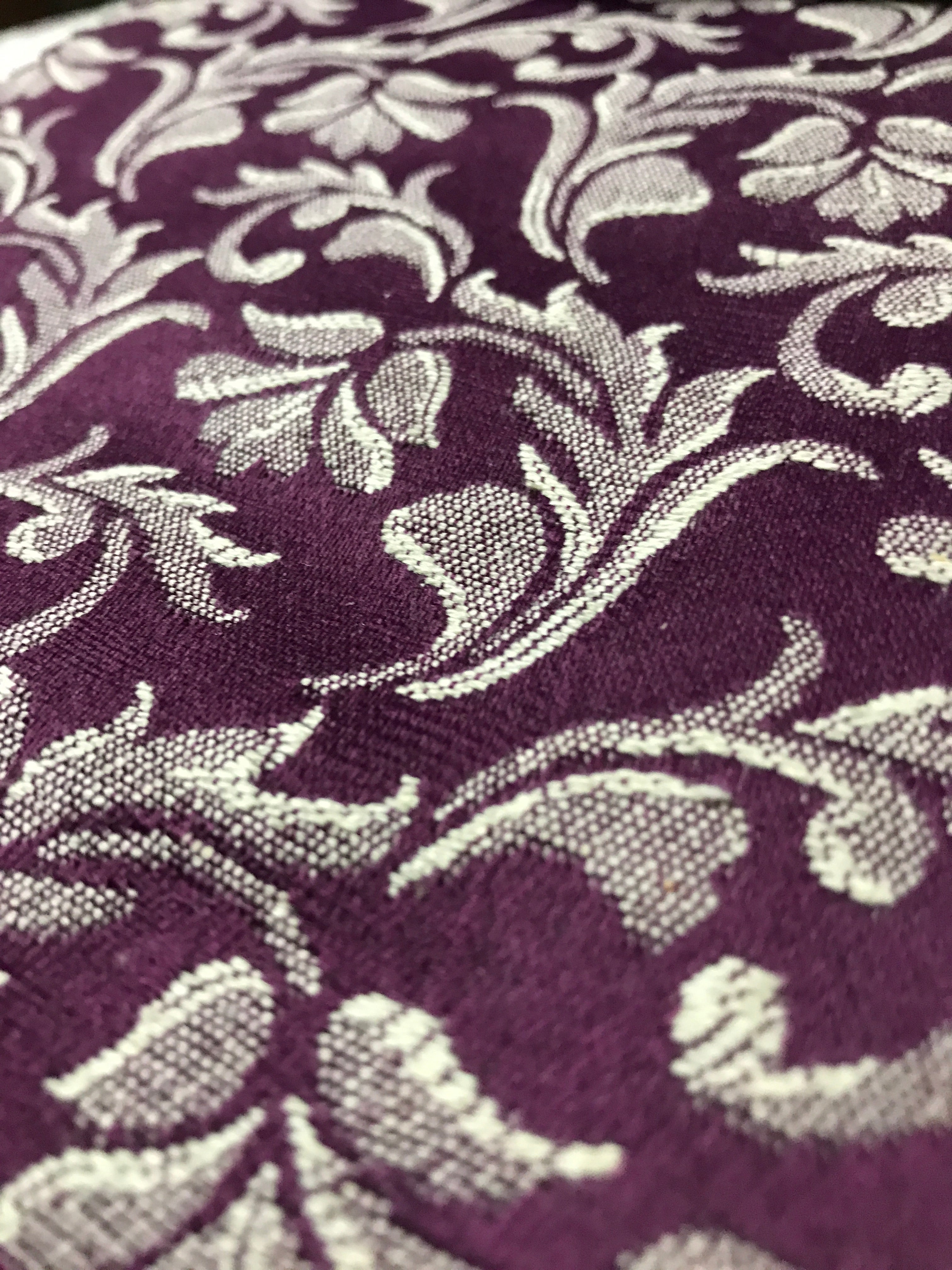 Jacquard in Floral Vine – Ideal for Upholstery & Chairs (Vintage Bloom)