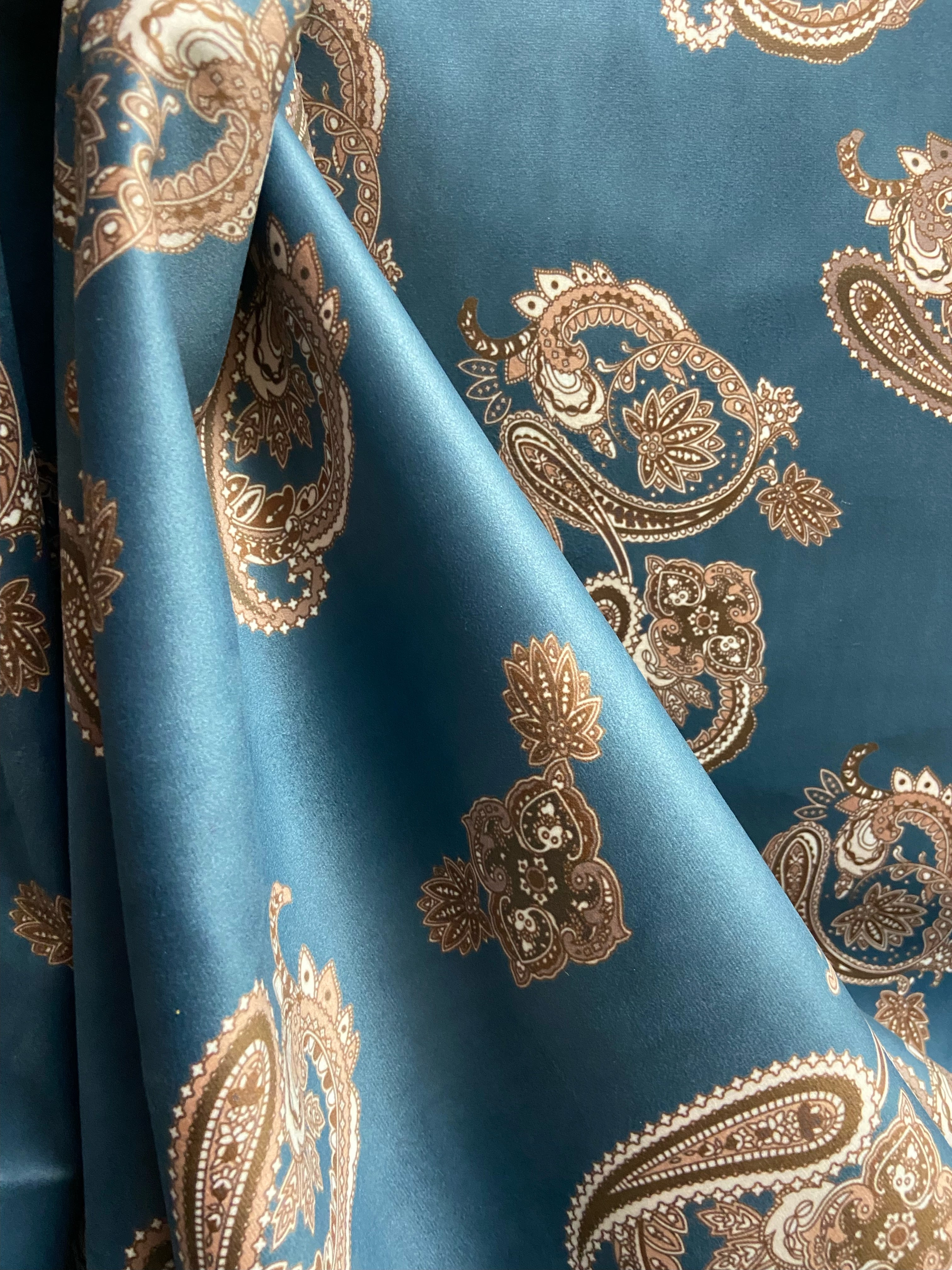 Paisley Scroll
