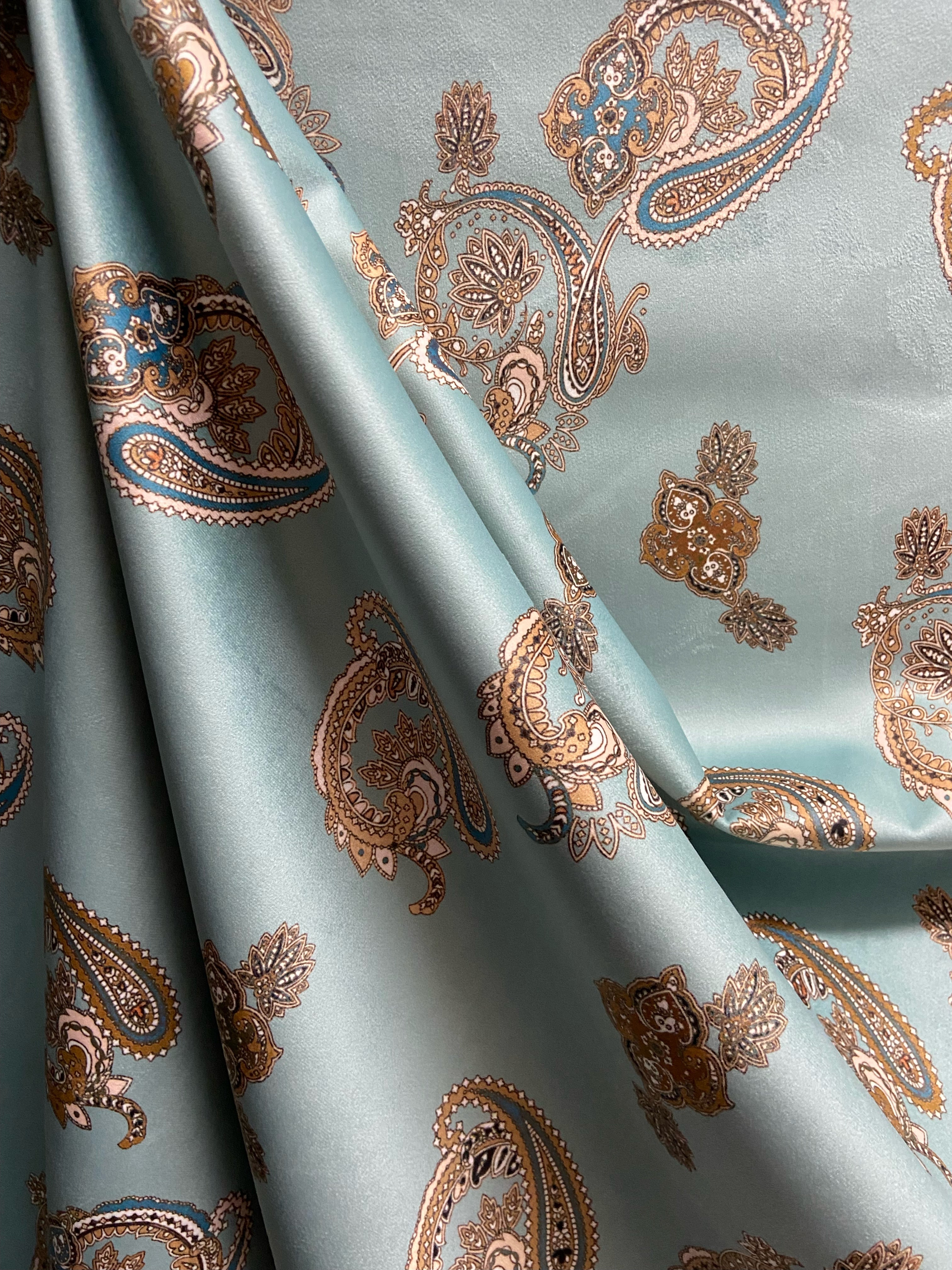Paisley Scroll