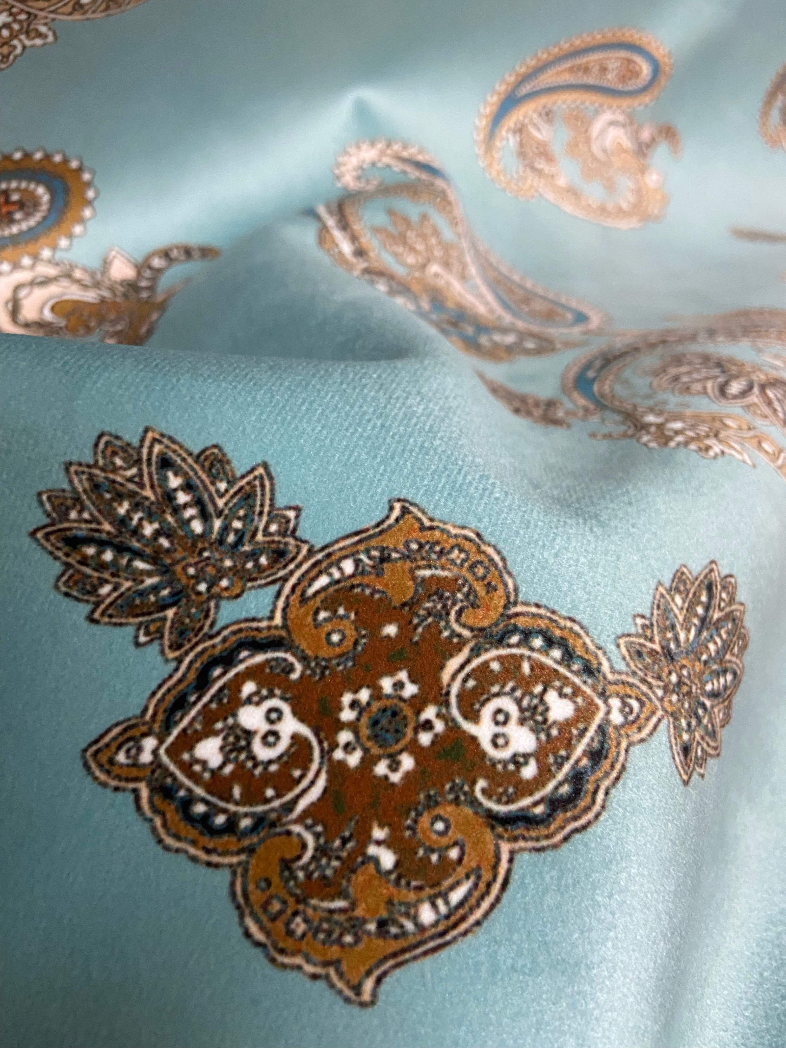 Paisley Scroll