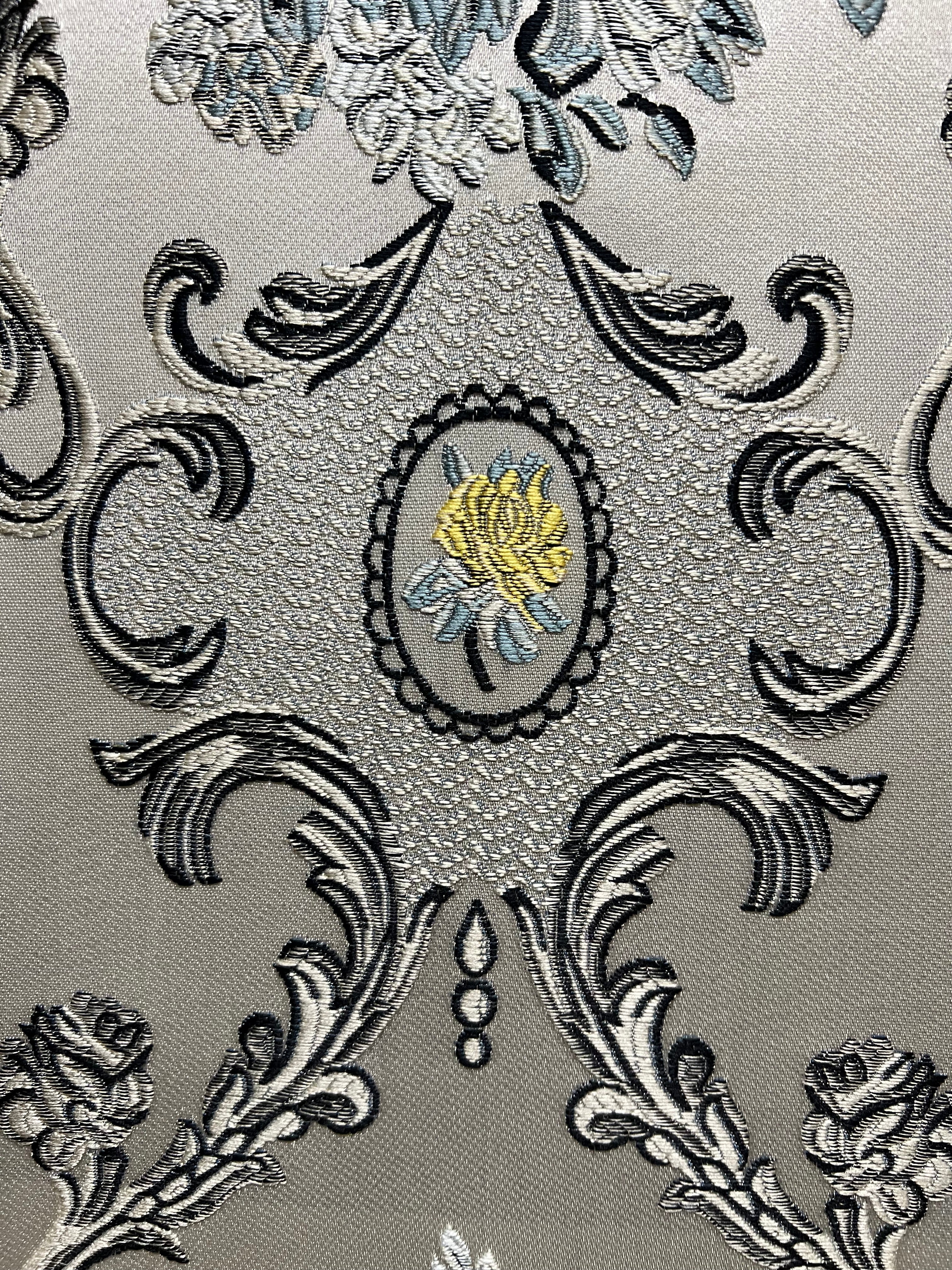 Bouquet Crest