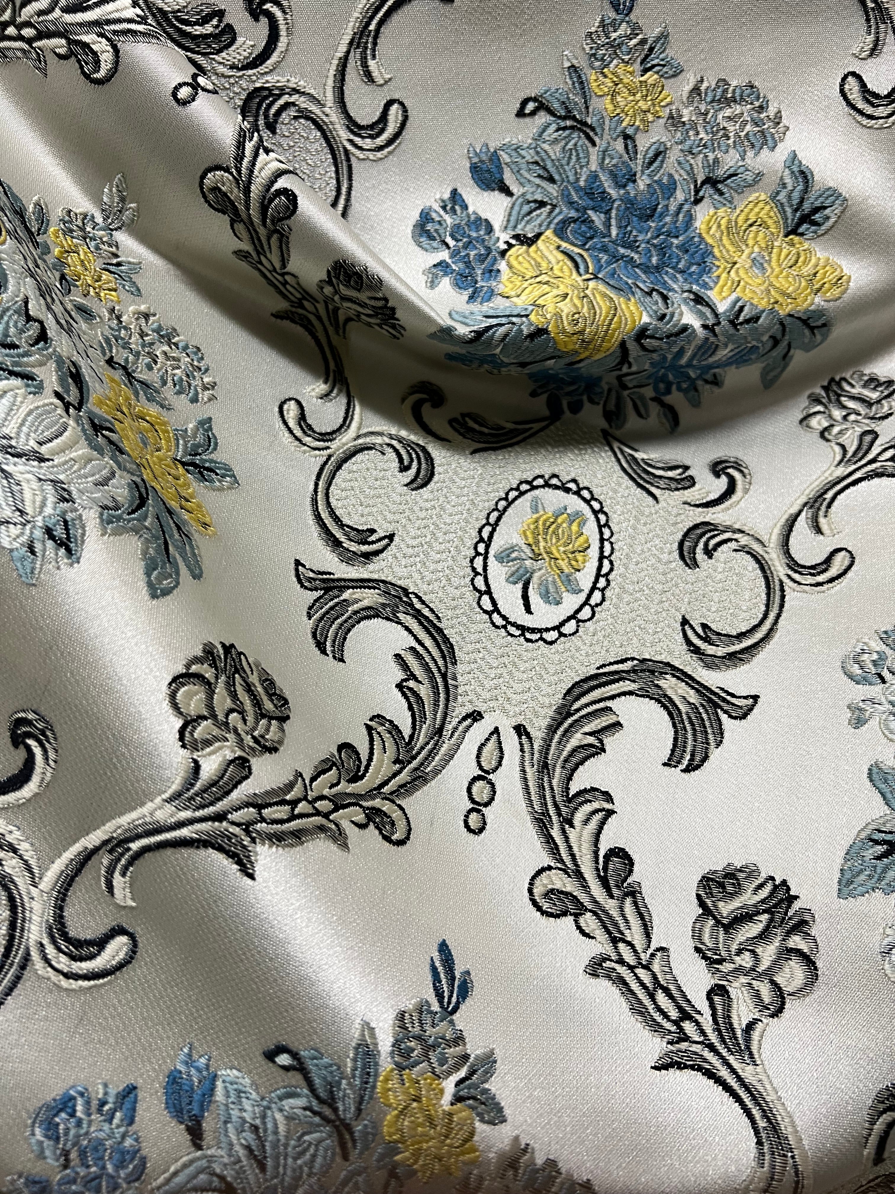 Bouquet Crest