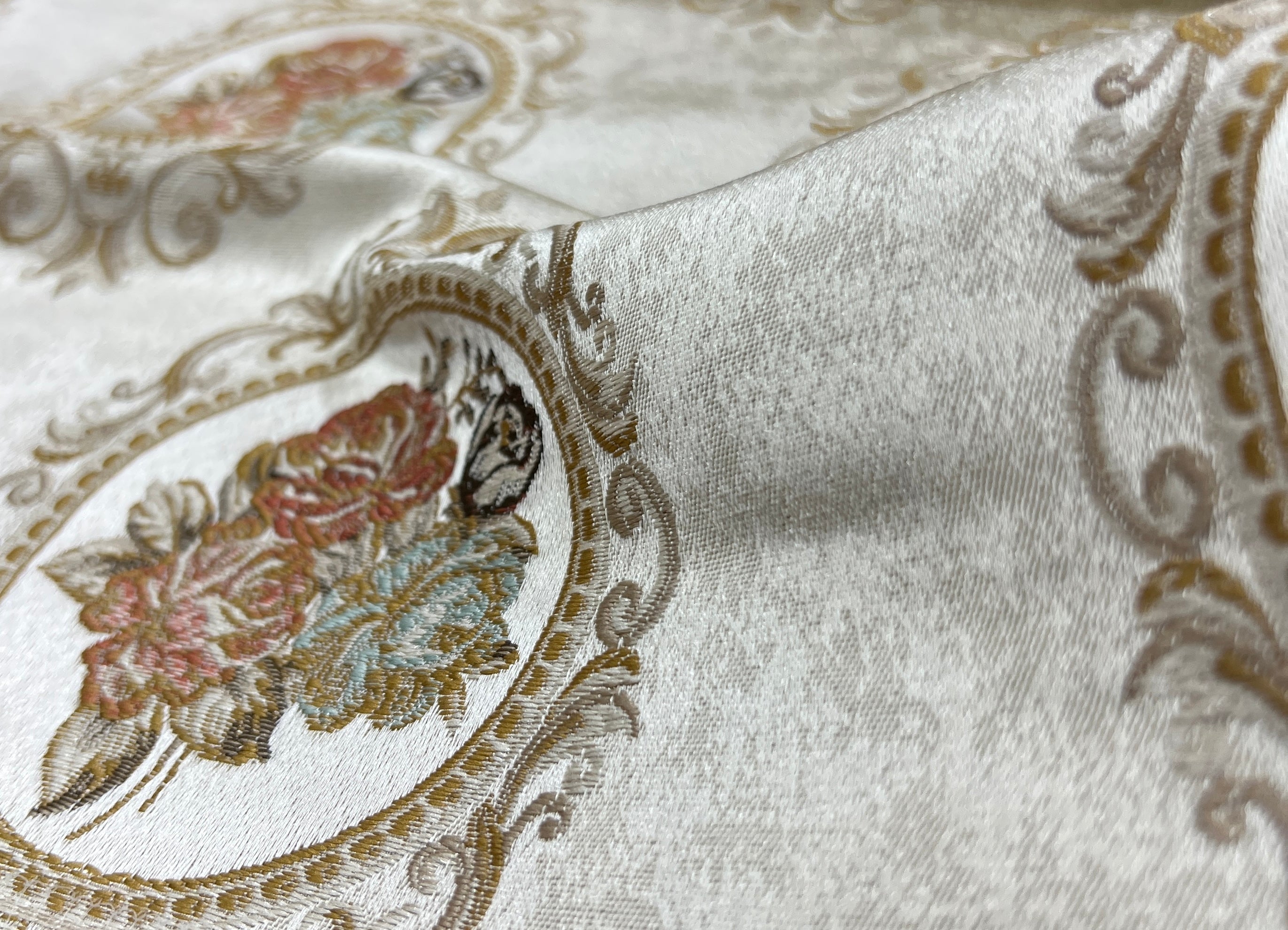 #color_antique-white