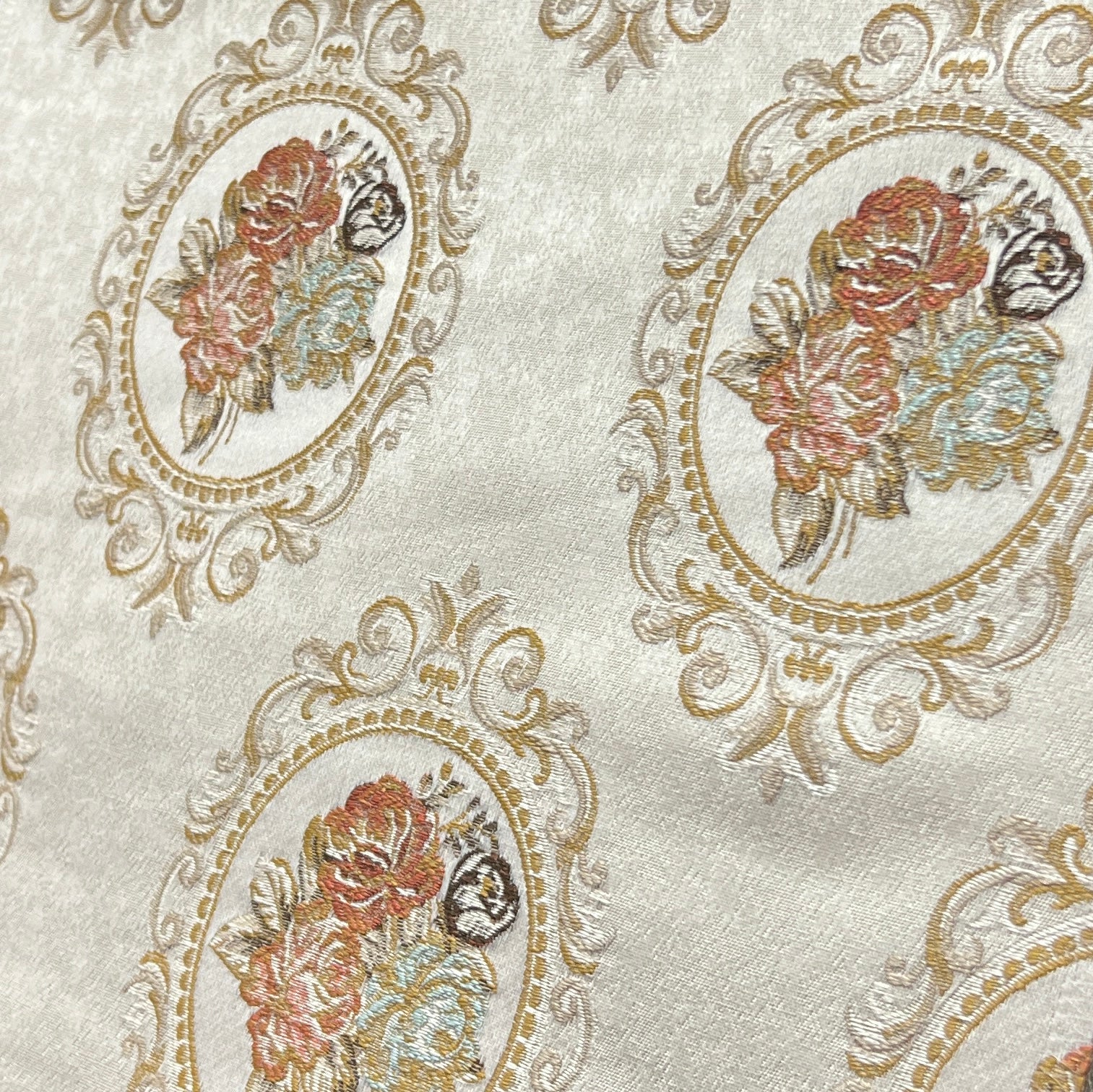 #color_antique-white
